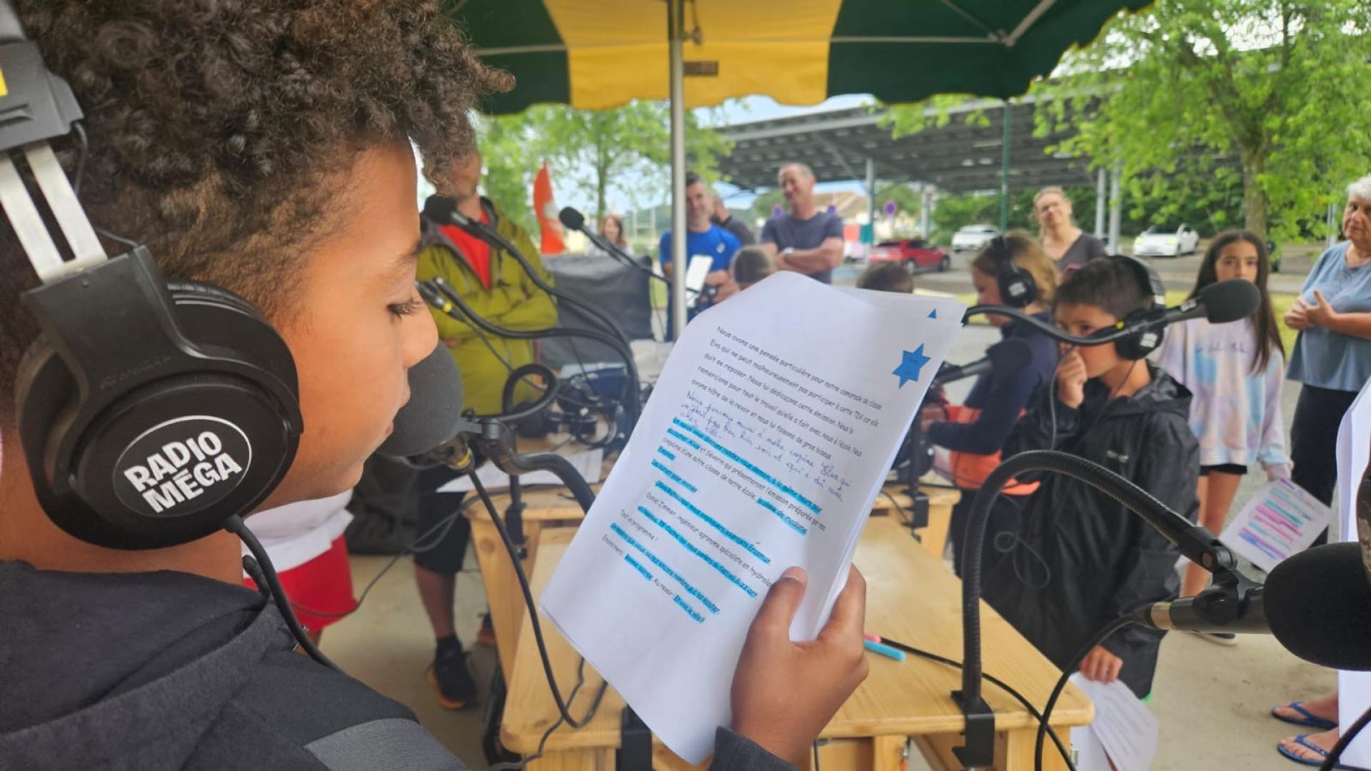 Viens animer ta première émission radio pendant les vacances !