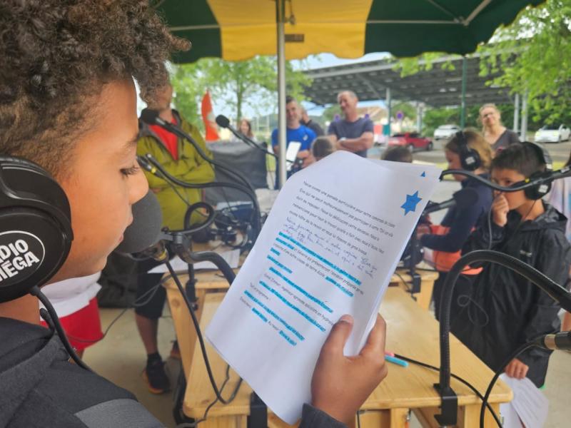Viens animer ta première émission radio pendant les vacances ! 
